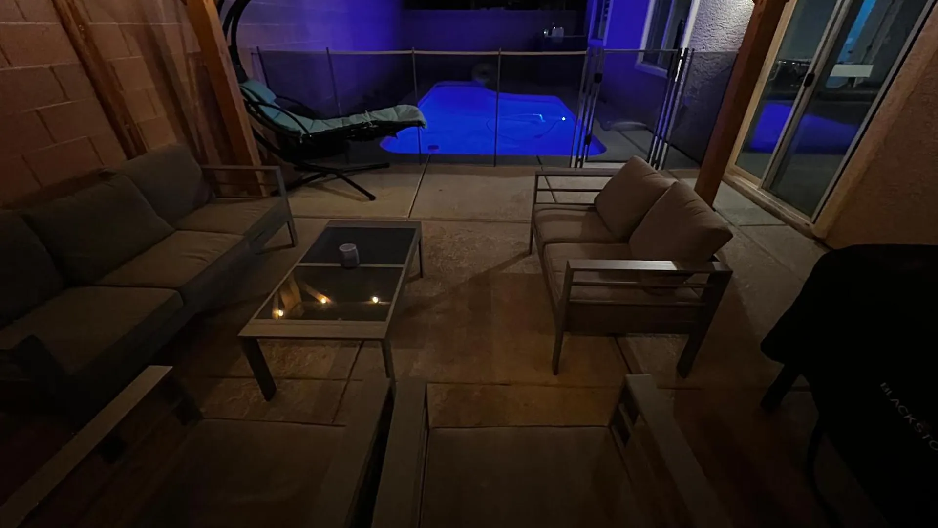 Family Friendly Contemporary House With Pool联系方式